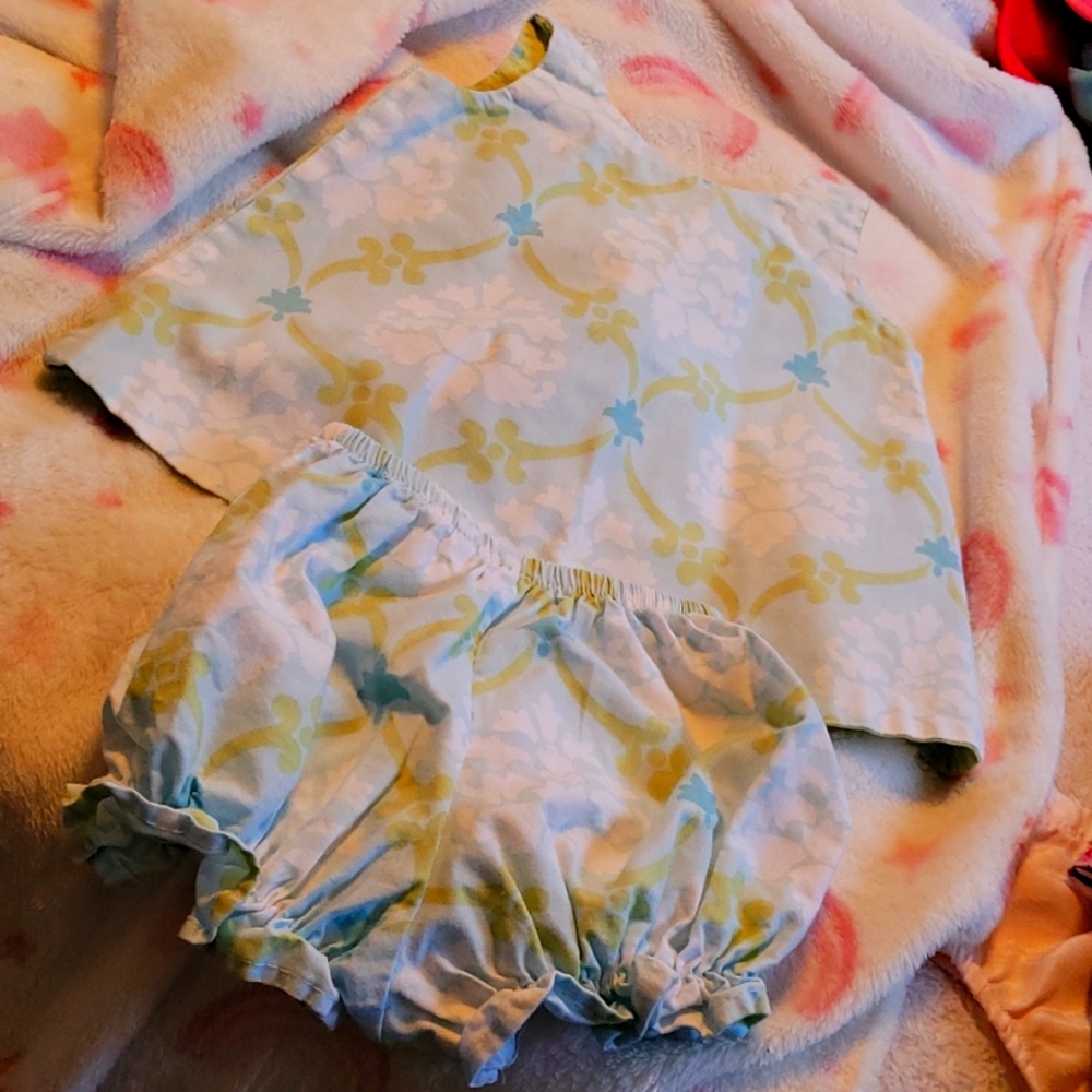 Summer outfit size is 3 months